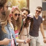 Le frasi per amici in inglese, indispensabili per fare amicizie all'estero