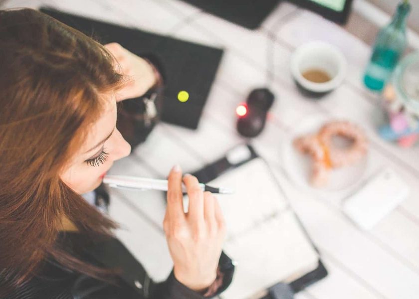 ragazza cambia lavoro