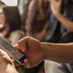 Frasi in inglese e acronimi divertenti per lo stato di Whatsapp