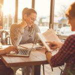 Among vs between: scopri la differenza per non confonderli più!