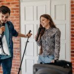 Karaoke in inglese: le 6 migliori canzoni per imparare
