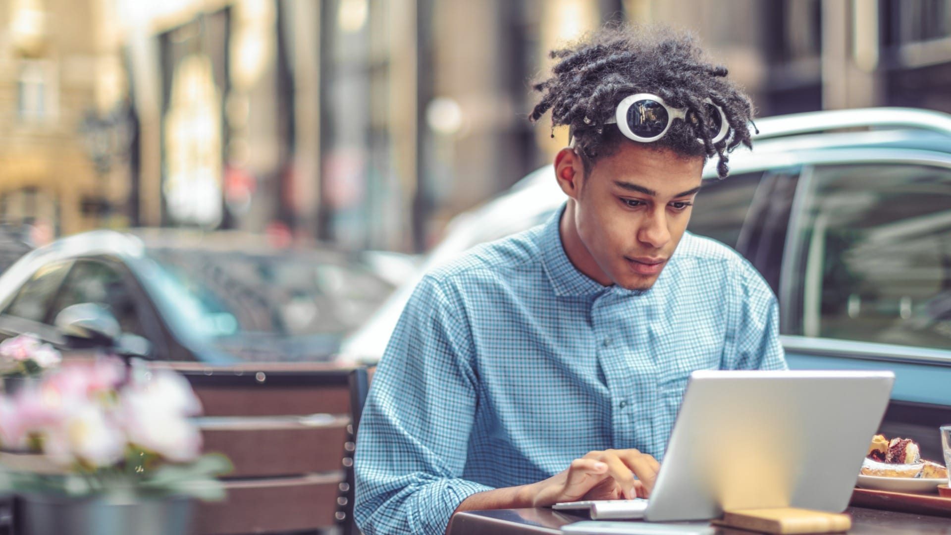 differenza tra as e like