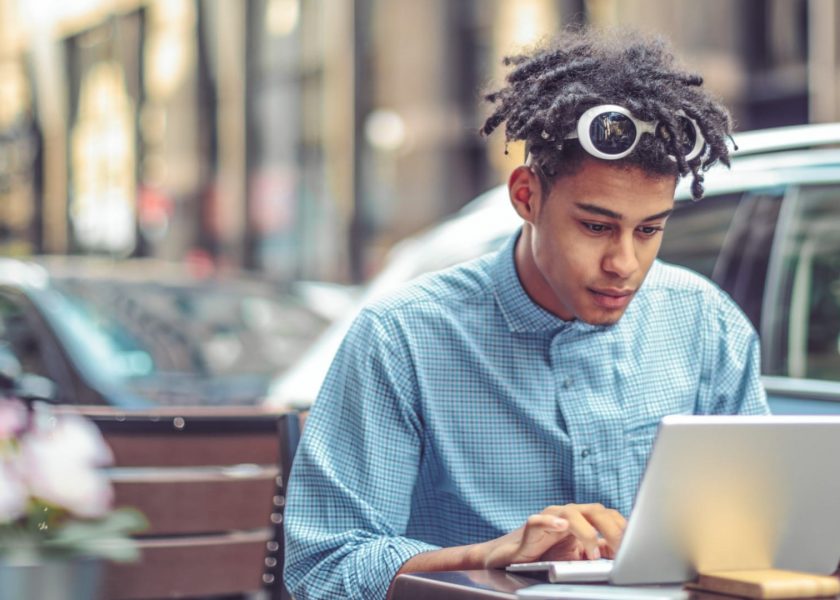 differenza tra as e like