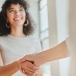 Come presentarsi in inglese a un nuovo gruppo di amici?